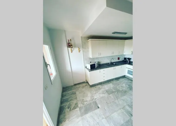 Dinastia De La Reina Daire Arona (Tenerife)